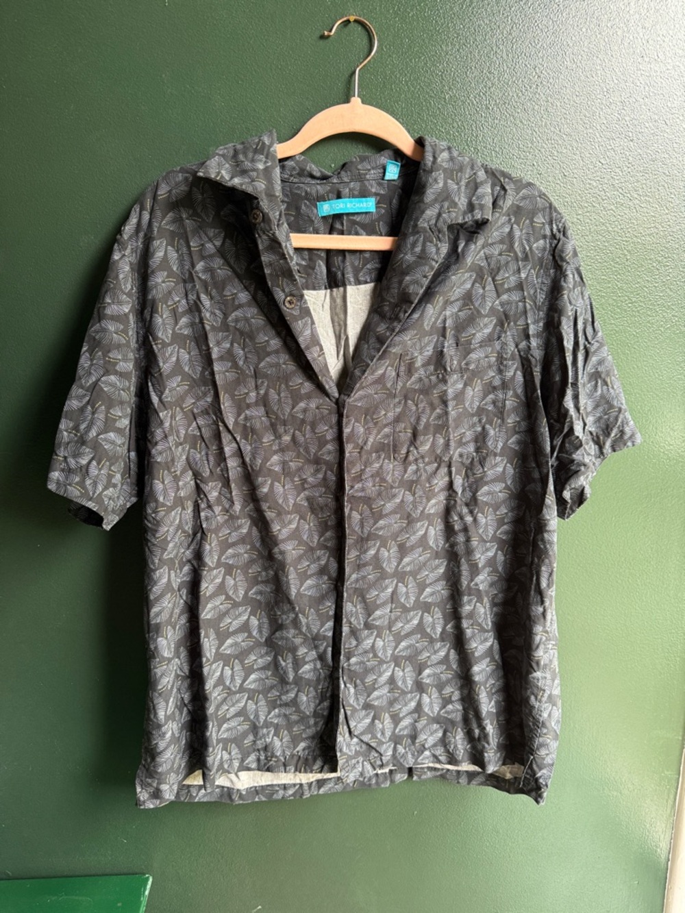 Tori Richard Charcoal Leaf-Print Camp Shirt